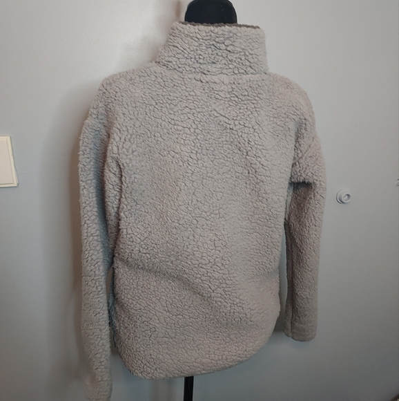 SO Gray Faux Fur 100% Polyester Size Small Sweater - Picture 7 of 9